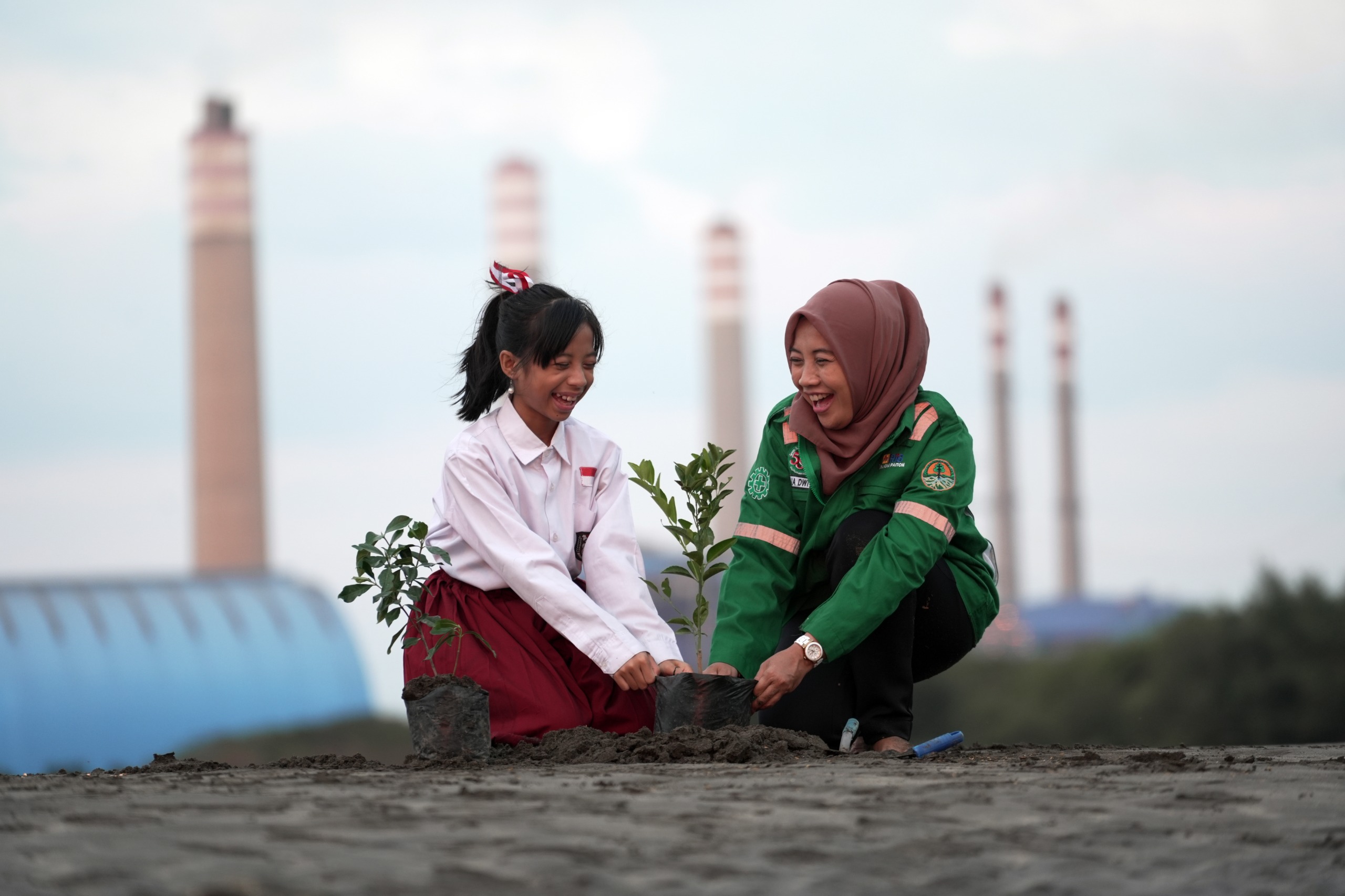 PLN Nusantara Power Dukung Sedekah Oksigen di Bojonegoro, Tanam Ribuan Pohon untuk Lingkungan dan Ekonomi Berkelanjutan